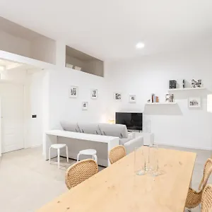 Apartment Sant Ambroeus Garden, Milan