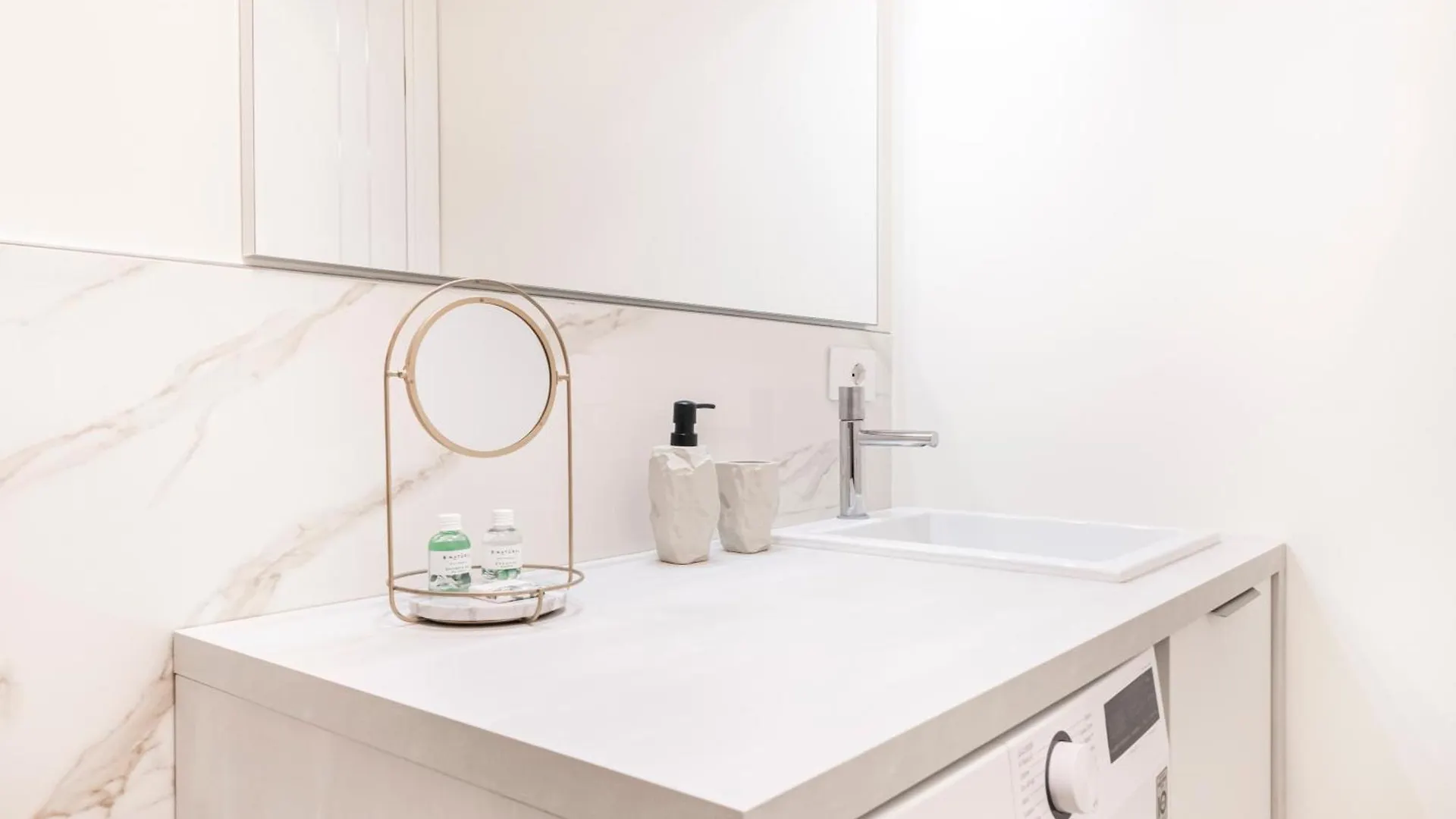 Easylife - Design And Relax In The Heart Of Milan Apartment 0*,  Italy